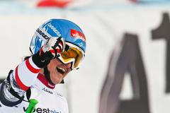 Elisabeth Görglová se raduje z vítězství v závodě SP