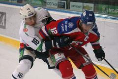 Lev Praha - Záhřeb: Jiří Novotný (12) - Jonathan Cheechoo