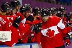 Kanaďan Doughty se raduje z gólu na OH v Soči