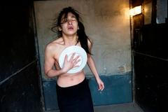 Korporace versus občané Farma v jeskyni Informátoři