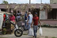 Fotogalerie: Dojemný příběh- Kubánec po 10 letech navštívil svého otce žijícího v USA