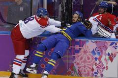 Soči 2014, ČR-Švédsko: Michal Barinka (8) - Erik Karlsson (65)