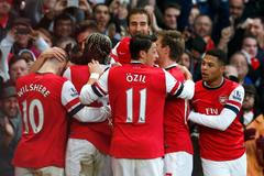 Arsenal se raduje z branky Santiho Cazorly