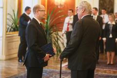 Miloš Zeman jmenuje Bohuslava Sobotku premiérem