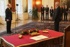 Miloš Zeman jmenuje Bohuslava Sobotku premiérem