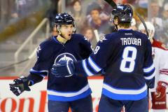 NHL: Phoenix Coyotes vs Winnipeg Jets (Frolík a Trouba)