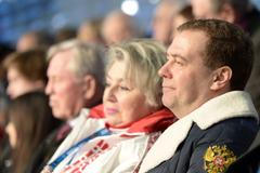 Video: Premiér Medveděv usnul při zahájení olympiády v Soči