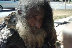 Brazilský bezdomovec píšící básně