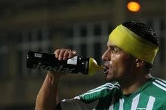 FOTO V Ďolíčku létaly facky a tekla krev, Sparta ale slavila