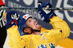 Hokej, MS 2013, Švédsko - Švýcarsko: Henrik Sedin slaví svůj gól na 2:1