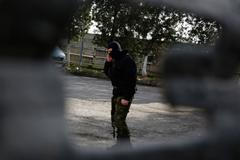 Voják, podle všeho ruský, v Bachčisaraji na Krymu.