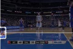 J. R. Smith rozvazuje tkaničku Shawnu Marionovi v zápase NBA.