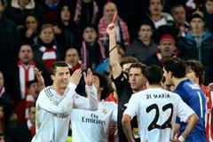 Červená karta pro Cristiana Ronalda v zápase s Bilbaem