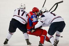 Američané Trouba a Palushaj si vyšplápli na Rusa Těreščenka ve čtvrtfinále MS 2013