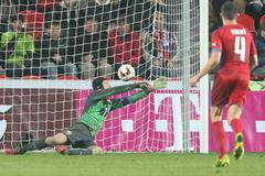 Česko - Norsko: Petr Čech inkasuje gól na 2:2