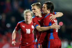 Česko - Norsko: Tomáš Rosický slaví slaví svůj gól, Bořek Dočkal a František Rajtoral (18)