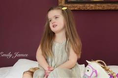 Emily James (holčička, která darovala své vlasy nemocným)