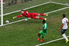 VIDEO Francie - Nigérie (neuznaný gól Emenikeho)