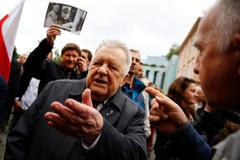 Pohřeb Jaruzelského - protesty