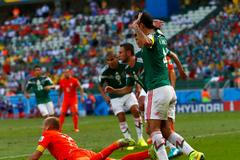 Video: Robbenův pád ve vápně v duelu Nizozemsko vs. Mexiko