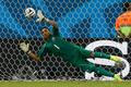 MS 2014: Keylor Navas při penaltách s Řeckem