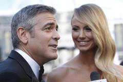 Oscar 2012 - George Clooney a Stacy Keibler