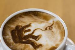 Umění v kávové pěně (Mike Breach)