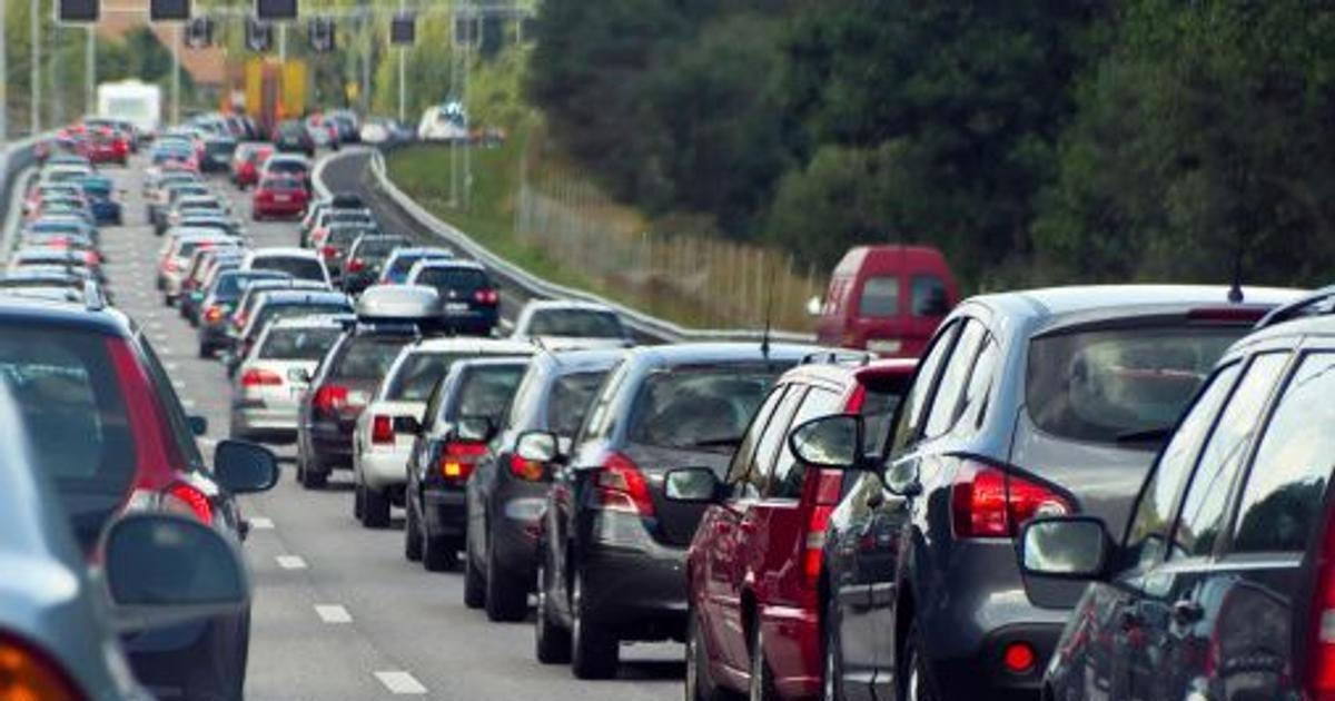 Nehoda nákladních aut uzavřela část Pražského okruhu s Komořanským tunelem