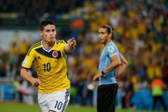 MS 2014, Klolumbie-Uruguay: James Rodriguez slaví gól
