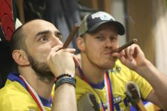 FOTO Doutníček, děti, pohár. Tak Zlín slavil titul