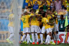 MS 2014, Brazílie-Chile: David Luiz a Brazilci slaví gól