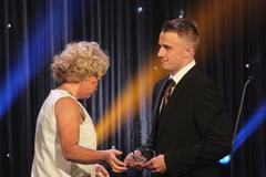 Zlatá hokejka 2014: Liběna Hlinkova - Nejlepší junior Jakub Vrána (Linköping/Švéd.)