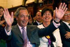 Nigel Farage (UKIP)  se raduje z výsledku eurovoleb