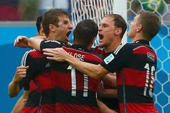 MS 2014, USA-Německo: Thomas Müller (vlevo) slaví gól