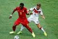 Muntari a Götze při utkání MS Ghana vs. Německo