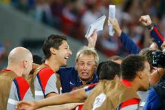 Jürgen Klinsmann a Američané slaví vítězství nad Ghanou