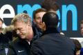 Everton manager Roberto Martínez shakes hands with Manchester United manager David Moyes after their English Premier League soccer match in Liverpool