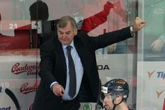 Hokej, Česko - Slovensko: trenér Vladimír Vůjtek