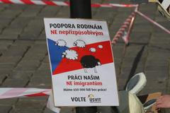 Ovčí happening o Tomio Okumarovi