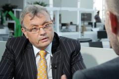 VE ZKRATCE: Vladimír Dlouhý