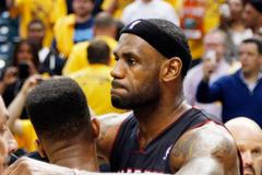 NBA, Miami Heat: Norris Cole (30) a LeBron James (6)