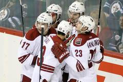 NHL: Phoenix Coyotes vs Winnipeg Jets (Martin hanzal slaví gól)