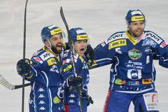 FOTO Góly, rvačky, smutek Sparty. Tak Kometa vydřela finále