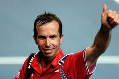 Radek Štěpánek se raduje z výhry nad Japoncem Item ve čtvrtfinále Davis Cupu