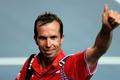 Radek Štěpánek se raduje z výhry nad Japoncem Item ve čtvrtfinále Davis Cupu