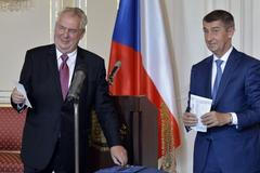 Zeman předal Babišovi milion na státní dluh