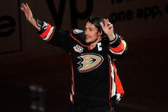 NHL: Colorado Avalanche vs Anaheim Ducks (Teemu Selänne)