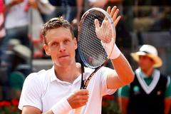 Tomáš Berdych při vítězném duelu s Djokovičem v Římě