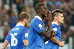 Fotbal, kvalifikace MS: Itálie - Česko: Mario Balotelli slaví proměněnou penaltu na 2:1