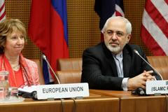 Catherine Ashtonová a íránský ministr zahraničí Mohammad Džavád Zaríf ve Vídni, 9. dubna 2014